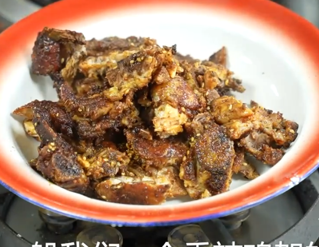 东北特色小吃铁板鸡架做法及步骤