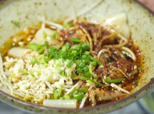 教你做油泼面,做法和技巧告诉你,香辣过瘾超好吃,真是一绝!