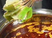 四川特色小吃钵钵鸡的做法，麻辣鲜香，下酒下饭，学会...